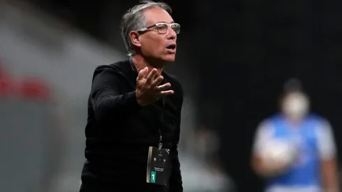 Oficial: Holan renunció y dirigirá contra Boca su último partido en Santos