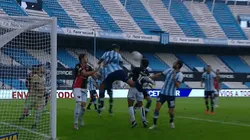Ni tuvo que saltar: así fue el insólito gol de cabeza del Pulga Rodríguez a Racing