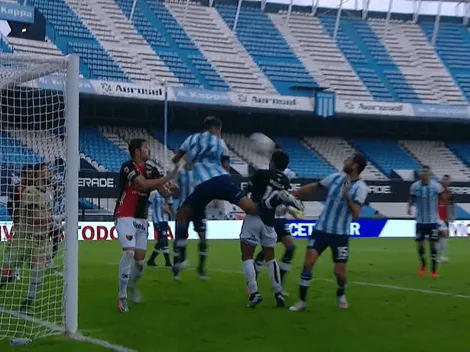 Ni tuvo que saltar: así fue el insólito gol de cabeza del Pulga Rodríguez a Racing