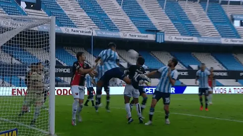 Ni tuvo que saltar: así fue el insólito gol de cabeza del Pulga Rodríguez a Racing