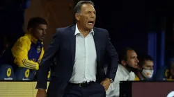 Russo y Riquelme siguen de cerca a Elías Gómez, jugador de Argentinos