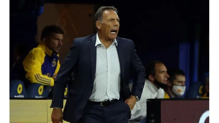 Russo y Riquelme siguen de cerca a Elías Gómez, jugador de Argentinos