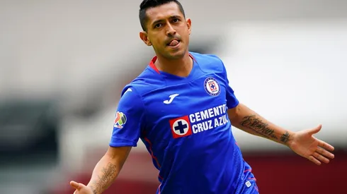 Elías Hernández marca el primero para Cruz Azul.