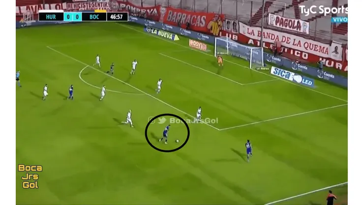 Desde ahí le pegó Sebastián Villa.