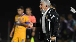 Ricardo Ferretti reprochó que la directiva no cumpliera con su palabra de renovarle el contrato.