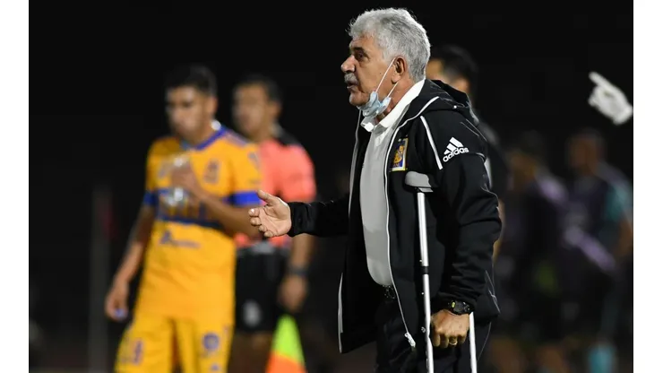 Ricardo Ferretti reprochó que la directiva no cumpliera con su palabra de renovarle el contrato.