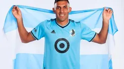 Ramón Ábila con los colores de su nuevo equipo.