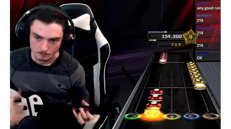 Streamer completa al 100% la canción más imposible del Guitar Hero