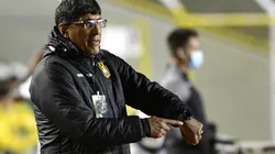 Muy enojados: el DT y el capitán de The Strongest dijeron que Boca "hizo tiempo"