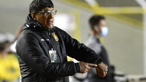 Muy enojados: el DT y el capitán de The Strongest dijeron que Boca "hizo tiempo"