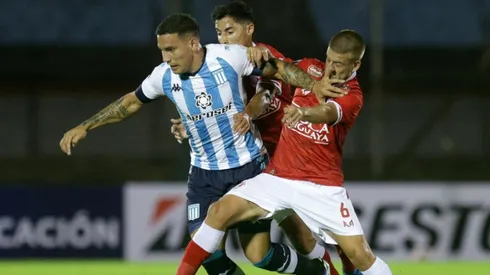 Con 10 y en Uruguay, Racing salvó un empate a los 89' contra Rentistas