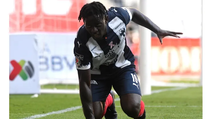 Arnaud Aké Loba no continuaría en Monterrey en el verano