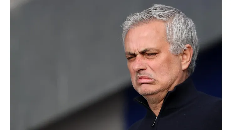 Oficial: Tottenham relevó de sus funciones a José Mourinho