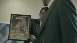 Enloquecieron los hinchas: el guiño a River en la serie de Luis Miguel