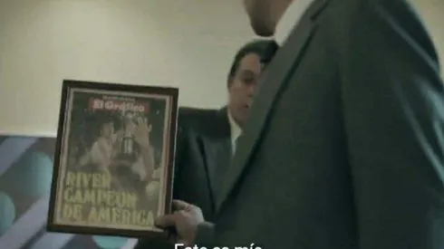 Enloquecieron los hinchas: el guiño a River en la serie de Luis Miguel