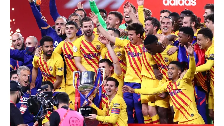 Araujo le pidió perdón a su novia por sacarse una foto con Messi y se volvió viral