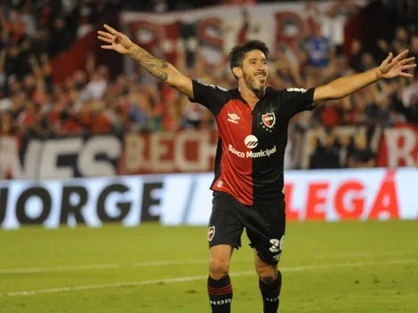 Fotos: rompieron una ventana del micro de Newell's cerca de Pablo Pérez