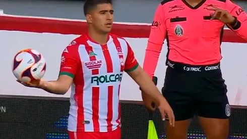 Jairo González salió a la cancha sin el escudo del Necaxa en la camiseta.