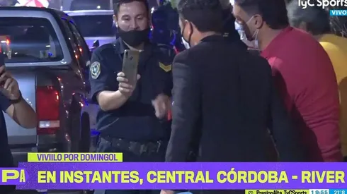 Hasta la Policía se quiere sacar una selfie con Gallardo