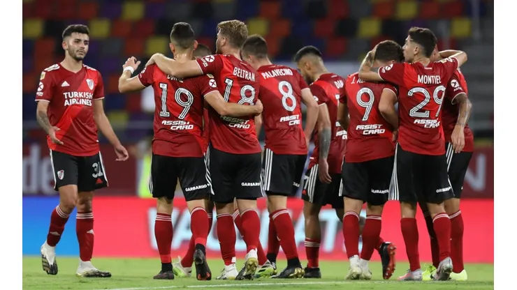 Los jugadores de River celebrando uno de los tantos.