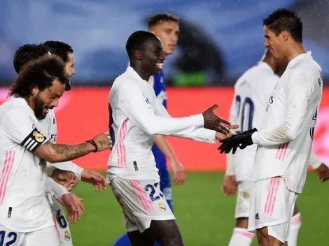 Manchester United, a la carga por Varane