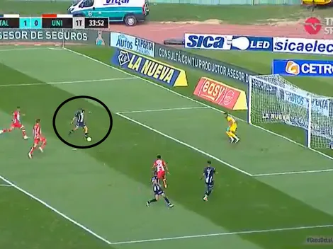 Video: Auzqui pudo meter el 2-0 de Talleres pero le erró a la pelota y quedó en ridículo