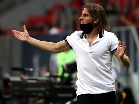 Beccacece se sacó una foto chapando con la Copa y explotaron los memes