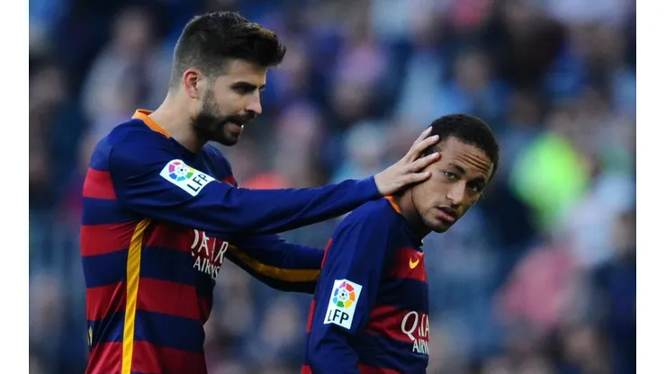 El gesto de Piqué en la foto oficial del Barcelona que fue ¿un guiño para Neymar?