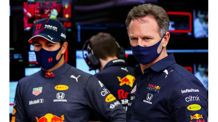 Checo Pérez y Christian Horner, de la escudería Red Bull.