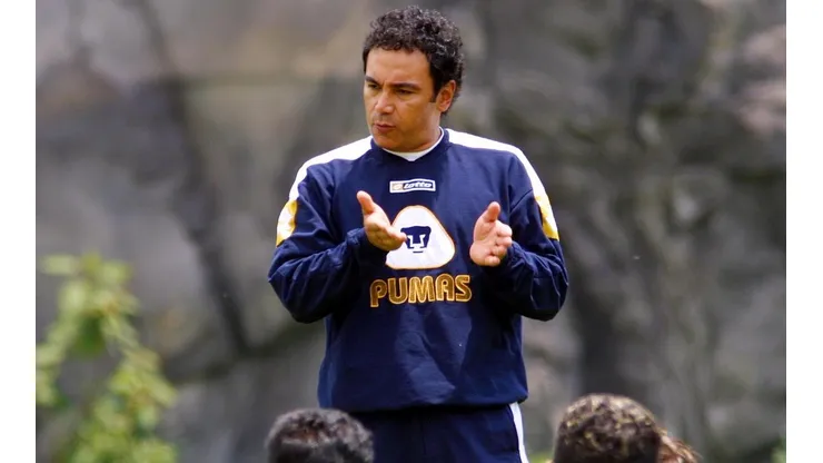 Hugo Sánchez confesó que tenía todo arreglado con Tigres en 2004.