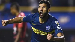 Lisandro López festejando un gol en Boca.