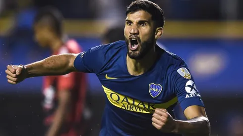 Lisandro López festejando un gol en Boca.