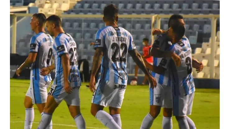 Atlético Tucumán se acercó a la zona de clasificación.