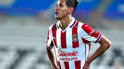 Uriel Antuna estrenó su nuevo auto.