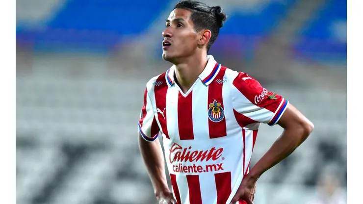 Uriel Antuna estrenó su nuevo auto.