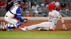 La jugada de la polémica en el Phillies-Braves (Foto: Getty)