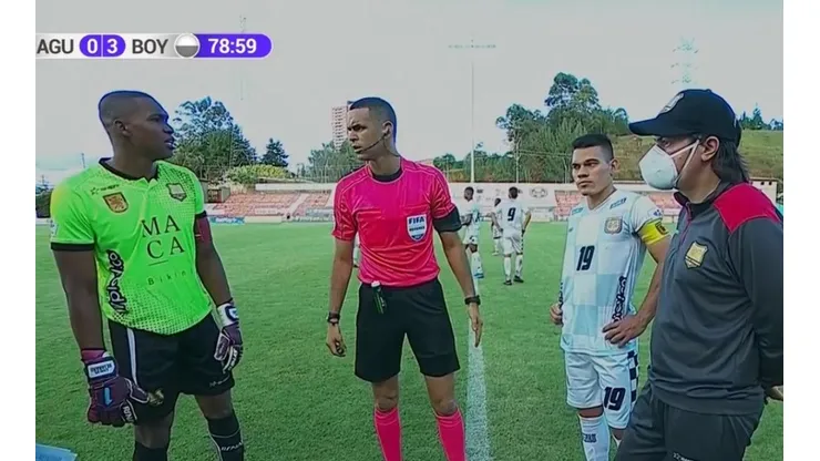 La dicha duró 80 minutos: Águilas se quedó sin jugadores y el juez acabó el partido