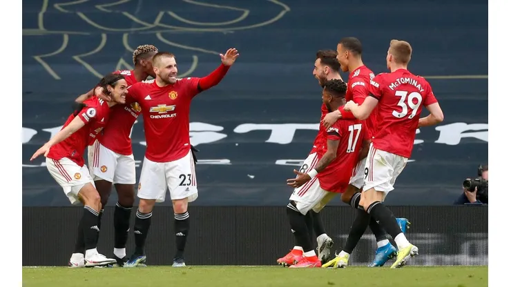 Con una actuación fenomenal de Cavani, el United le ganó 3-1 al Tottenham