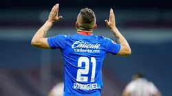 Cruz Azul hundió más a Chivas .