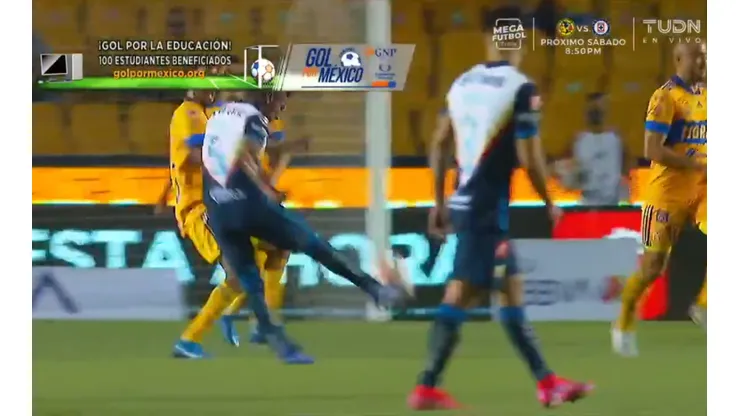 Pedro Aquino es el mediocampista titular de América.