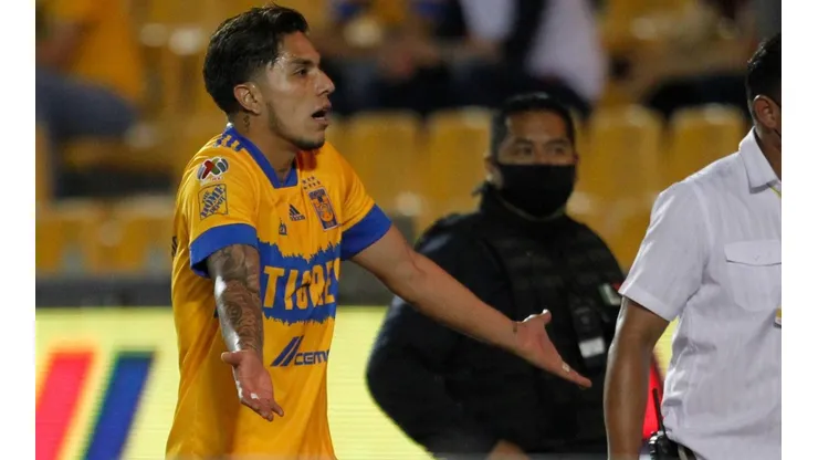 Salcedo se fue expulsado y estalló en tuiter.