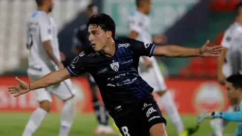 El festejo de Lorenzo Faravelli en uno de los tantos.