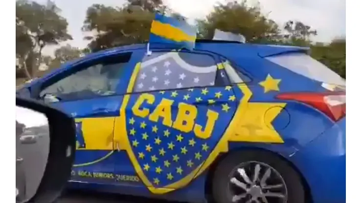 Viral en Twitter: viajaba por Israel y se encontró al auto más Boca del mundo