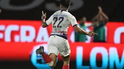 Gabriel Rojas festejando su golazo espectacular.