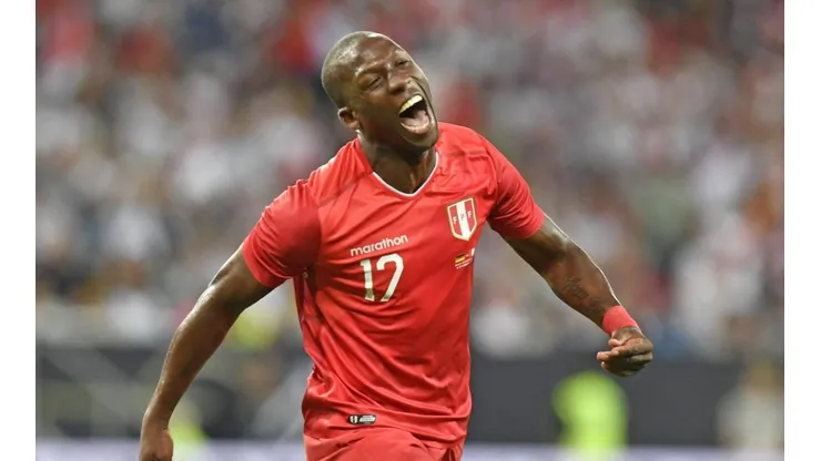 Luis Advíncula sería el segundo peruano en el actual plantel de Boca Juniors.