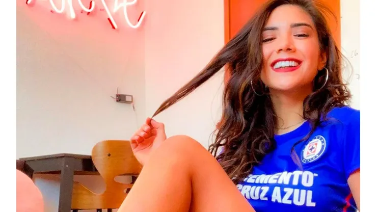 Mich Pérez es aficionada de Cruz Azul y fue porrista en el grupo de animación 'Las de Azul'.