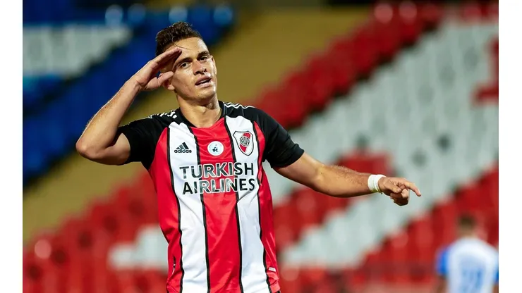Rafael Santos Borré espera por una oferta de la Lazio de Italia.