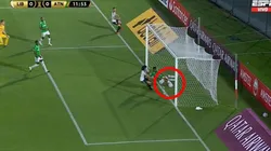 Salvadota: Danovis Banguero se vistió de héroe y sacó en la línea el primero de Libertad