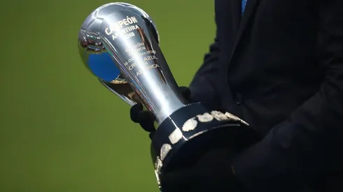 Trofeo de campeón de la Liga MX.