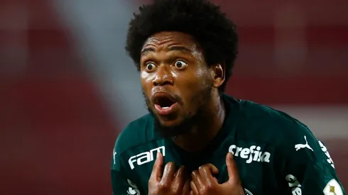 Hizo todo mal: Luiz Adriano salió con coronavirus y atropelló a una persona